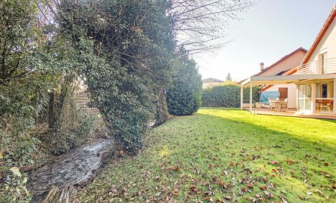 Semi-detached villa by the garages in founex