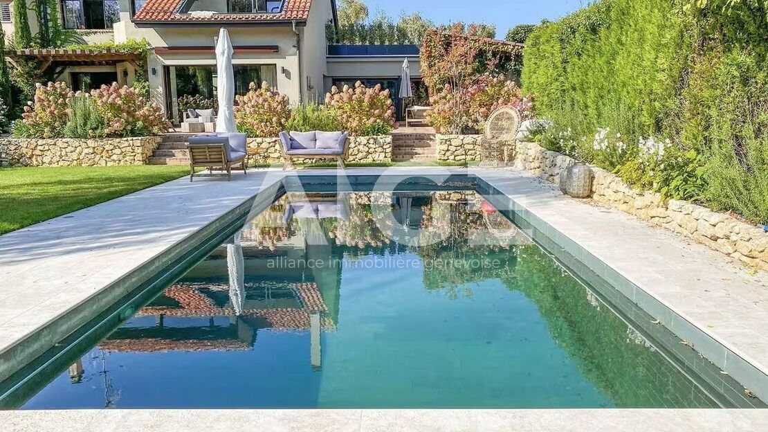 Superbe villa avec piscine sur parcelle de 1'100m2