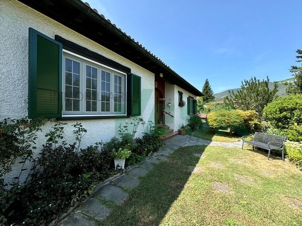 Beautiful and cozy single-family house on one level with large garden