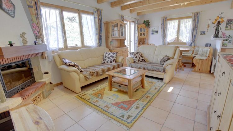 Nice chalet in a quiet area, at 5 min. from the centre of Haute-Nendaz