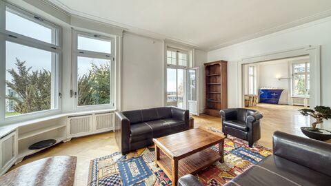 Splendid renovated mansion, breathtaking view of the lake!
