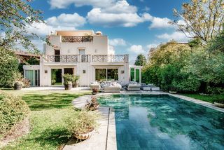 Stunning villa with classic and luxury living comfort