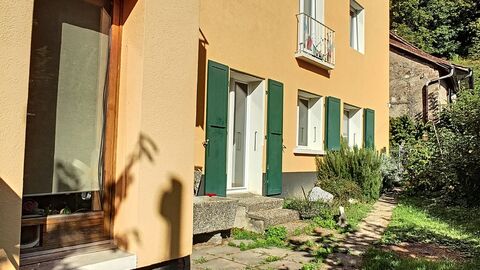 Immeuble de rendement dans quartier résidentiel