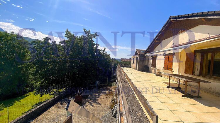 Individuelles Haus. Panoramablick. Leibrente - Immobilien.