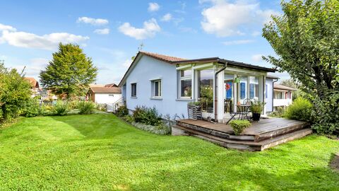 Freistehendens Einfamilienhaus an sonniger Lage mit schönem Garten