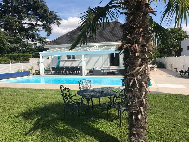 Superb detached villa with outdoor swimming pool in Vésenaz
