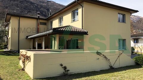 Elegante e grande villa bifamiliare con 2 splendidi appartamenti