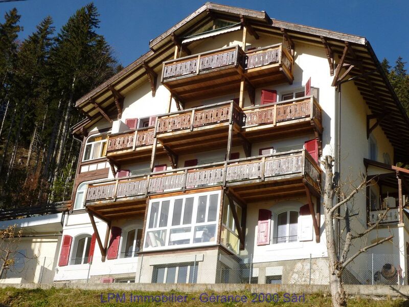 Pretty 3 bedroom apartment, 132.50m2, in old renovated building with great view!