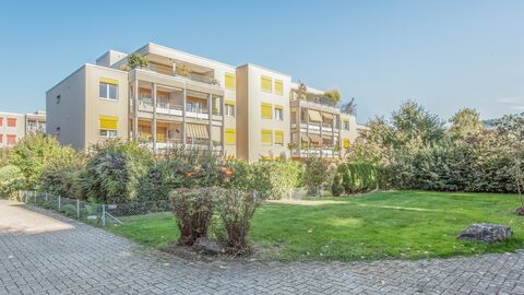 Zweitoberst: Lift und gedeckter Balkon!