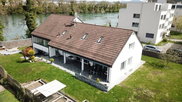 Spacious detached house with a change on the banks of the Rhine