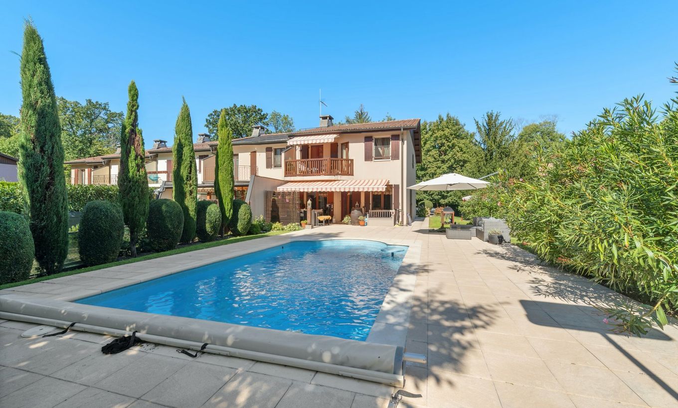 Beautiful family house with heated pool