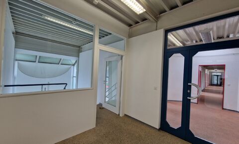 Commercial area of 180 m² under renovation