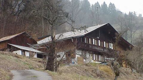Vendu : Très beau chalet d’habitation de 144 m2 construit en 1850 sur un rocher