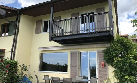 Spacieuse maison mitoyenne de 6 pièces avec jardin et vue sur le lac