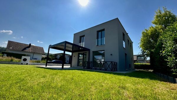 Modern house in natural surroundings, 21 minutes by car from Basel
