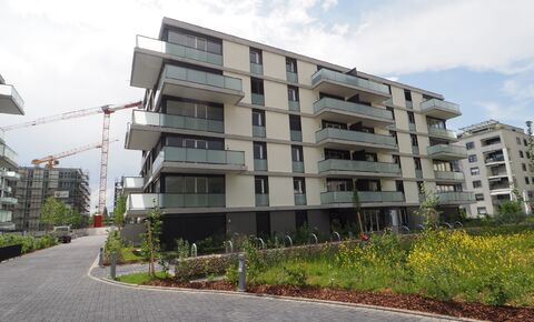 Nouvel appartement central et moderne dans un parc attrayant