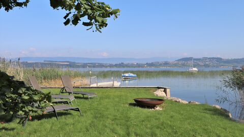 À vendre: maison de vacances moderne
Lieu idyllique "pieds dans l'eau"