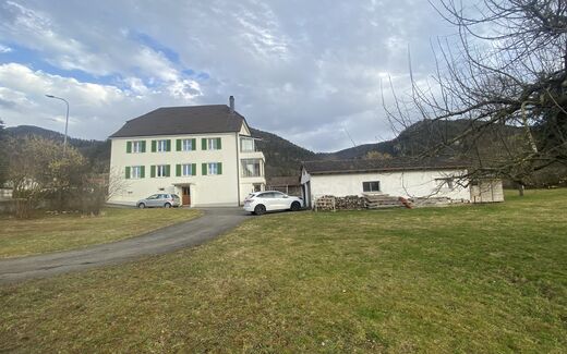 Large house built on a plot of over 3,000m2.