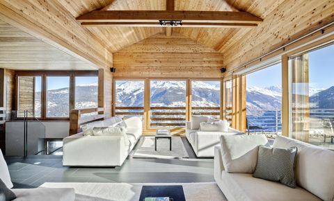 Exceptional environment for this architect's chalet
