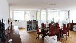 Modernste Wohnung, zentral und sehr ruhig.