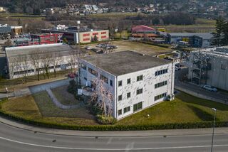 Commercial-administrative building in a strategic position