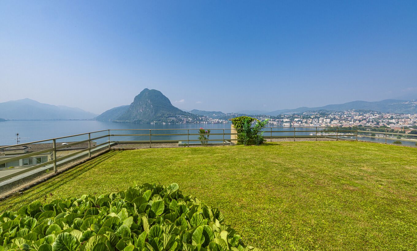Elegante Wohnung mit Garten mit Blick auf den Golf