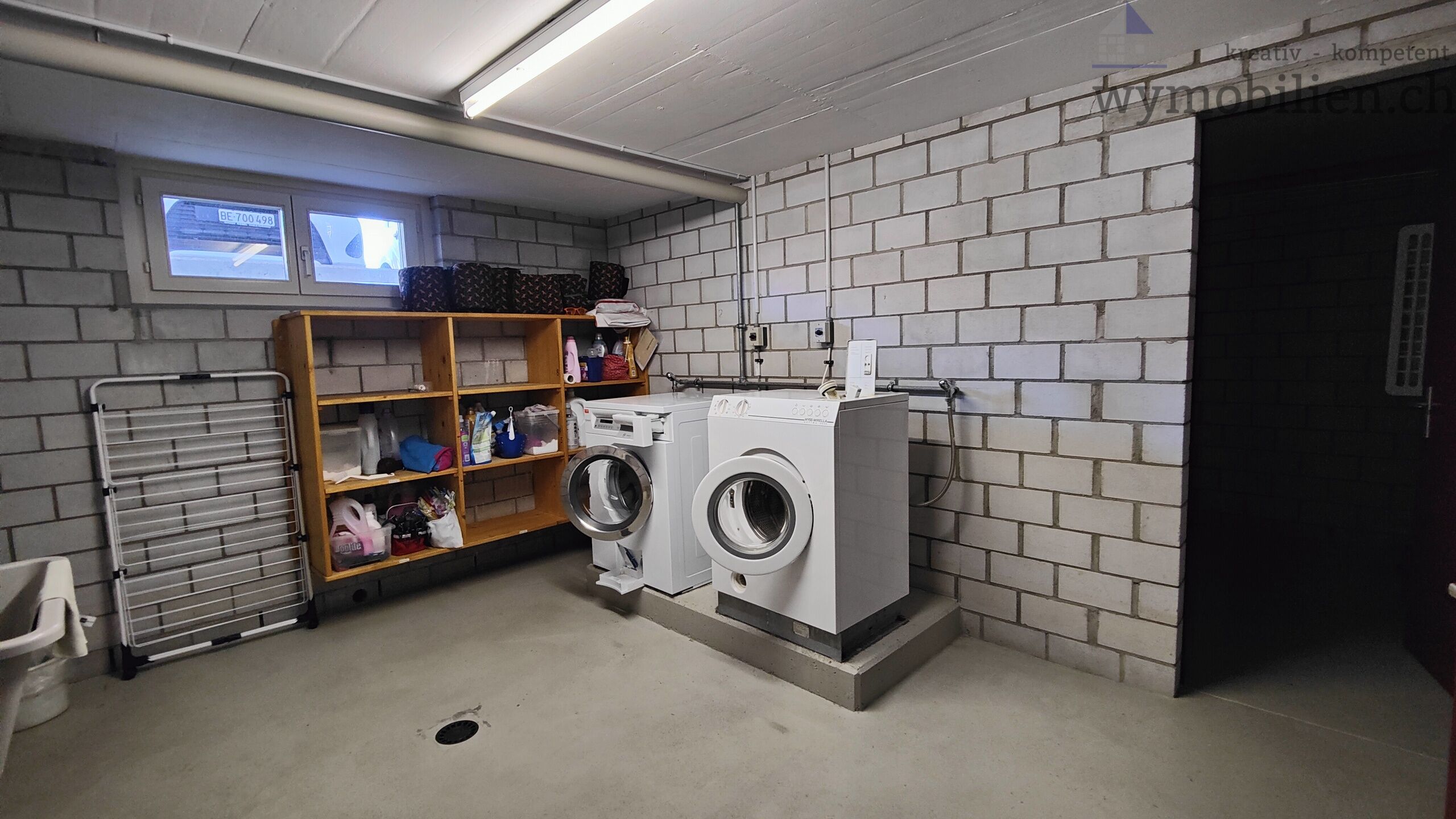 Waschküche mit 2 grossen Trocknungsräumen mit Secomat