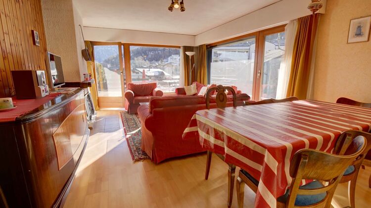 Grand 4.5 p. d'angle avec terrasse, au centre de Nendaz !