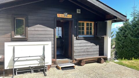 A nice chalet located in Tsamandon with 2 bedrooms and park place
