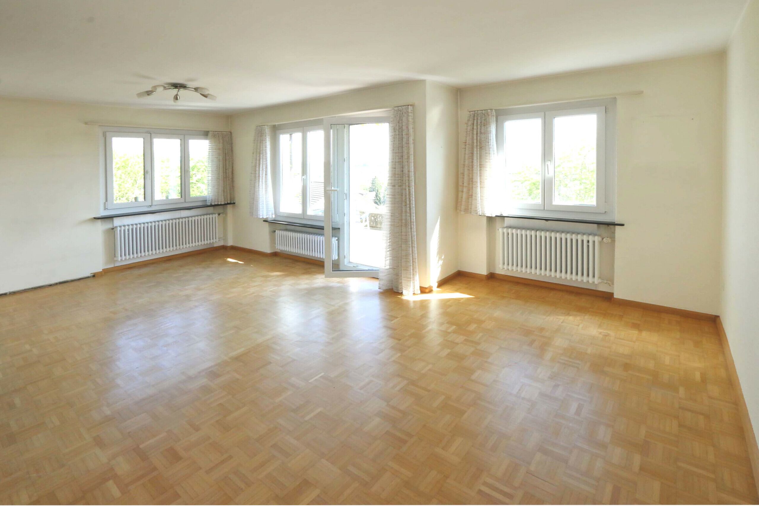 Wohnzimmer, hell und wohnlich