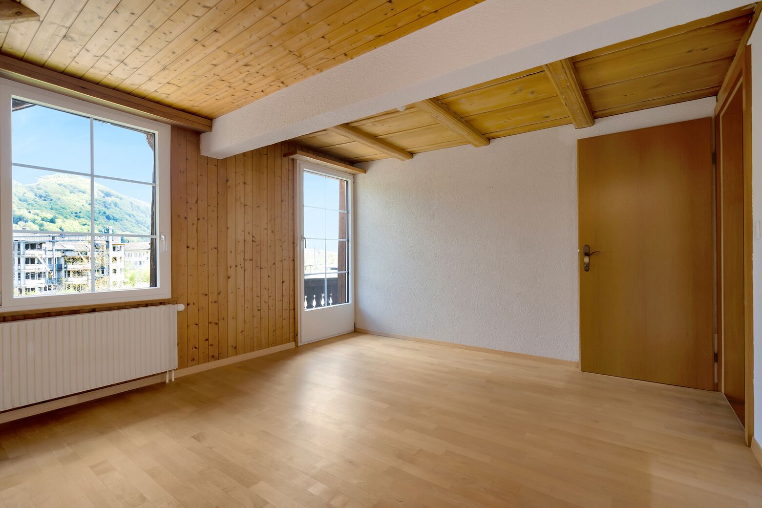 Zimmer mit direktem Ausgang zum Balkon