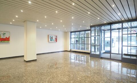 Commercial building in a prime location