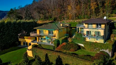 Grosse und elegante Villa mit Dependance und mit wunderbarer Seesicht