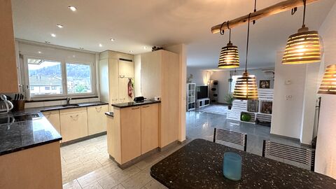 Tolle und gut gelegene Wohnung mit Wintergarten und 1 Garage