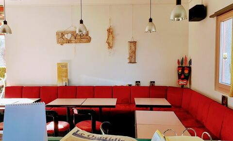 Café-bar au centre du village