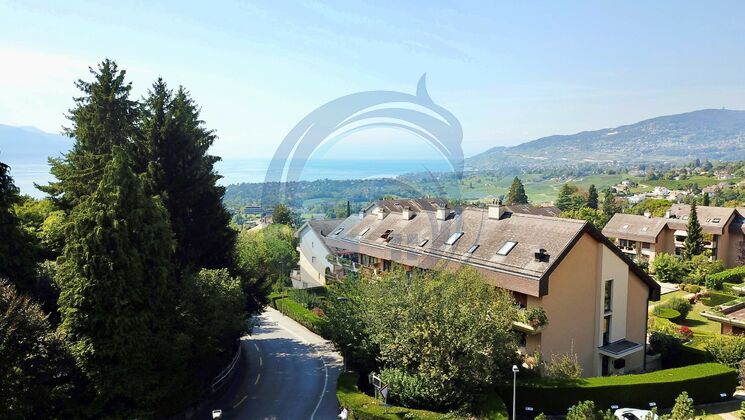 RAVISSANTE VILLA INDIVIDUELLE DE 6,5 PIÈCES AVEC VUE SUR LE LAC