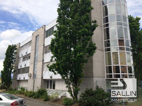 SURFACE ADMINISTRATIVE
AU REZ-DE-CHAUSSEE