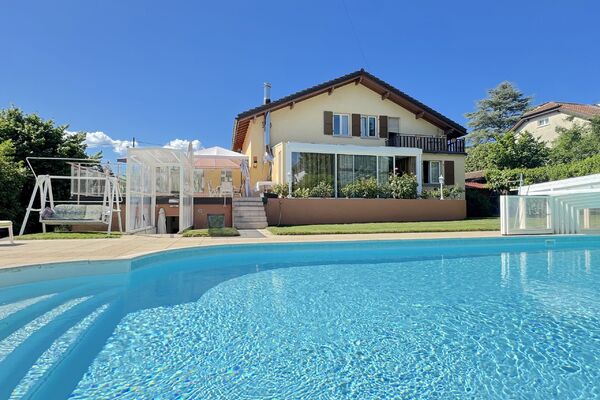 Superbe villa individuelle avec extérieurs d'exception