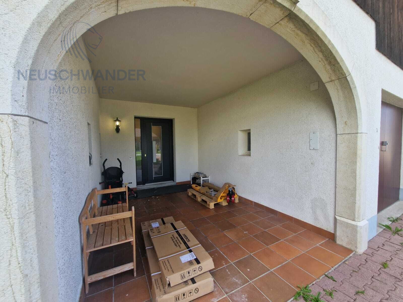 Main entrance - for large apartments