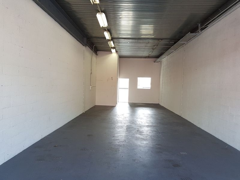 RENT Workshop and / or warehouse in the industrial area of ​​Meyrin