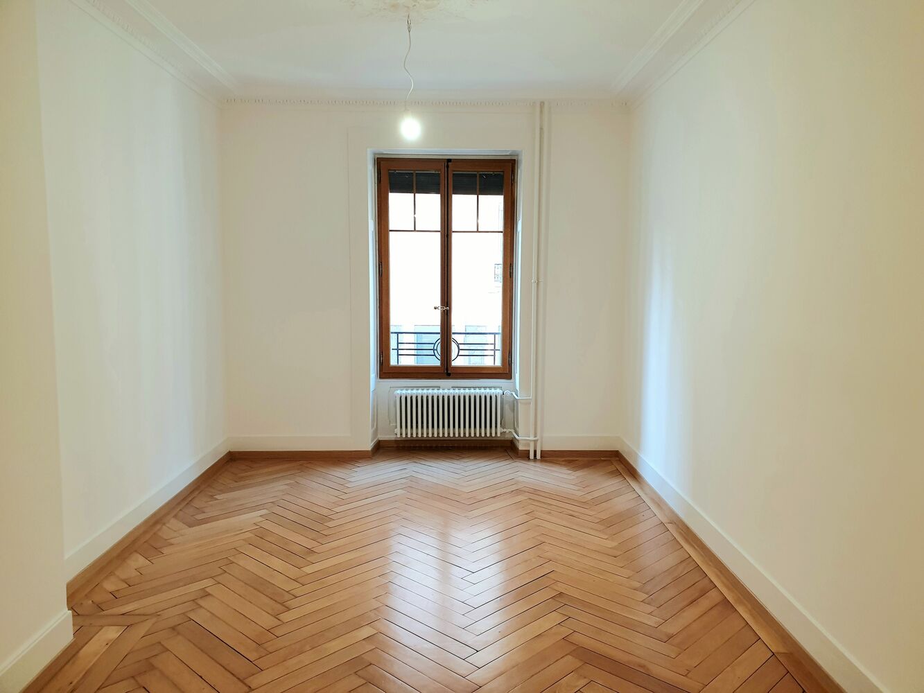 Appartement traversant de 2.5 pièces au cœur des Eaux-vives