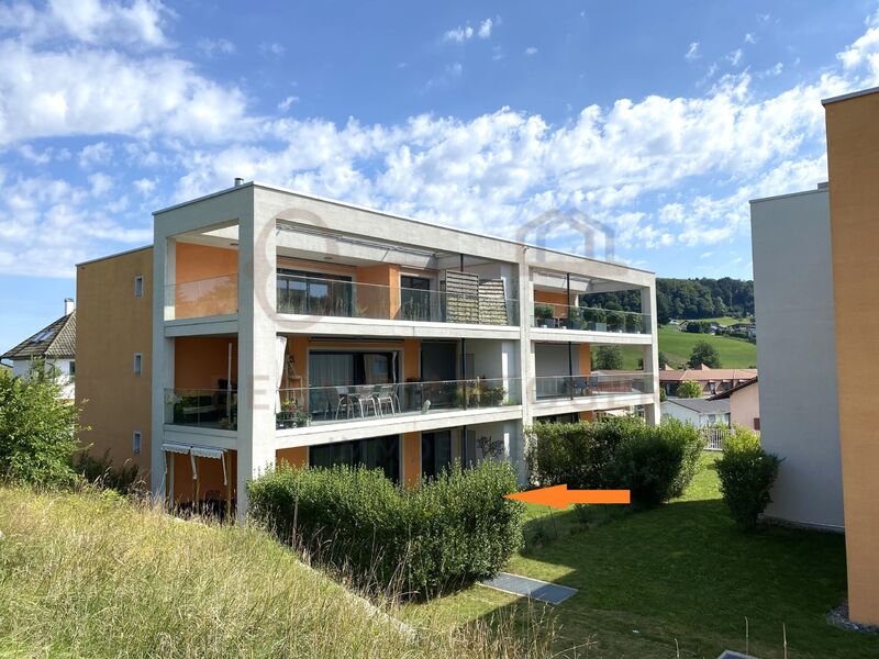 Neuwertige, sehr grosszügige 3½-Zimmer-Gartenwohnung, Disponibelraum!