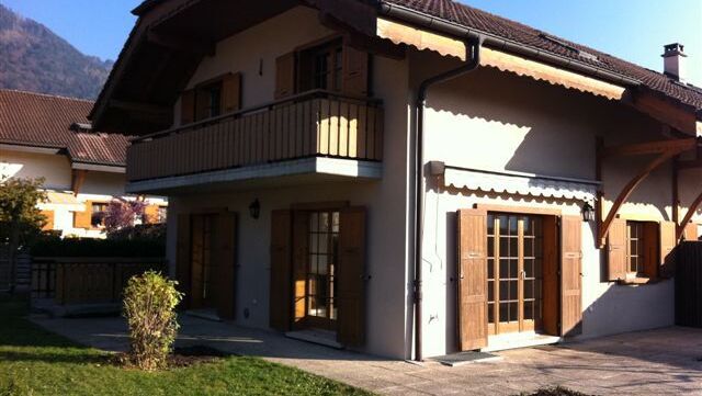 VENDUE : Unique à Ollon : Magnifique villa jumelle très spacieuse.