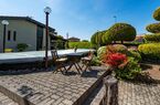 Schöne Bungalow-Villa mit wunderbarem Pool und herrlichem Garten