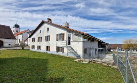 Rental house with 3 apartments with stables / equestrian domain