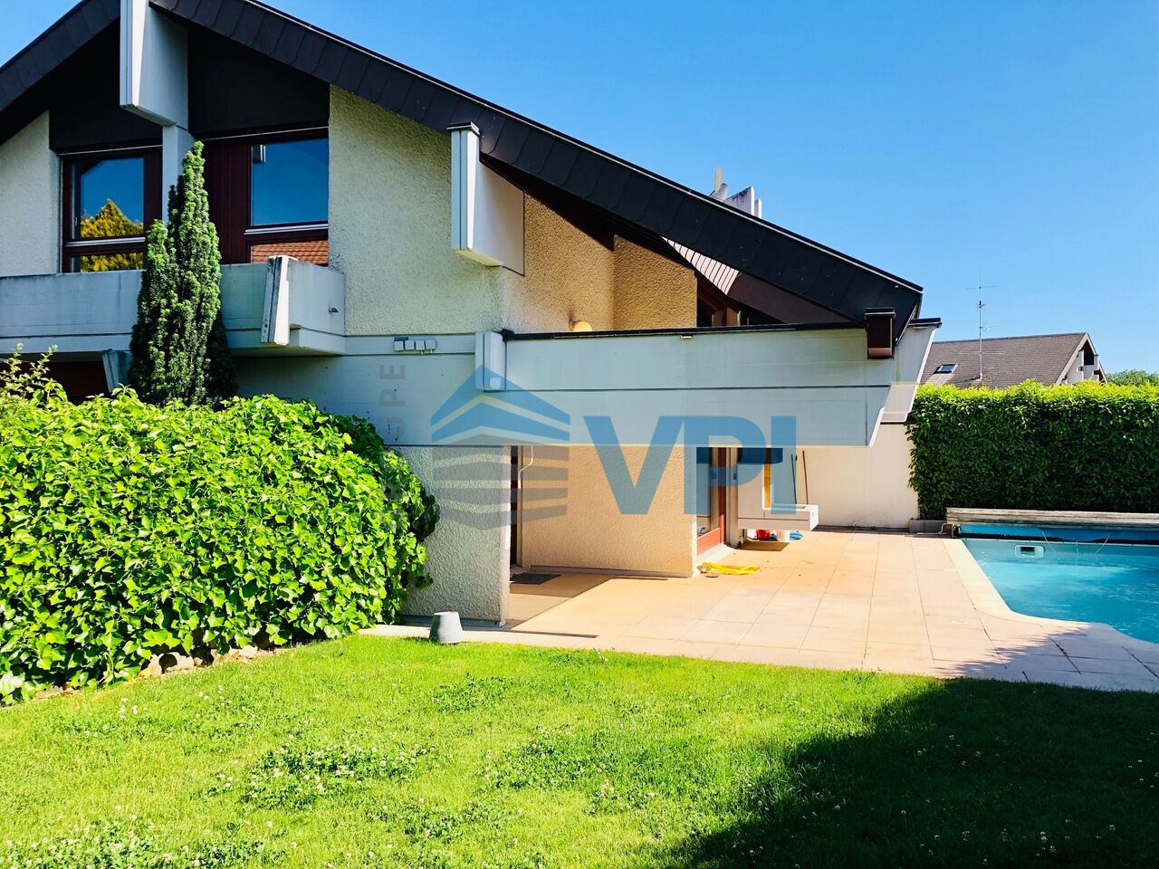 Commugny - Grande villa avec piscine