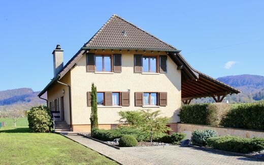 Beautiful detached family villa of 7.5 rooms.
