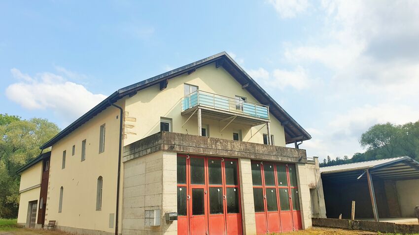 Investment building