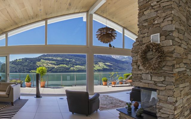 6.5 Room Single-family House with breathtaking Lake and Mountain View