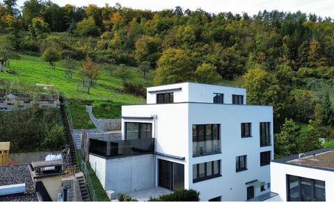 Modernes Familienhaus mit Einliegerwohnung an ruhiger Aussichtslage